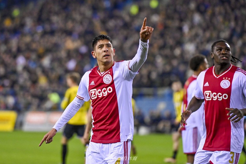 内外赛场上 内外赛场上