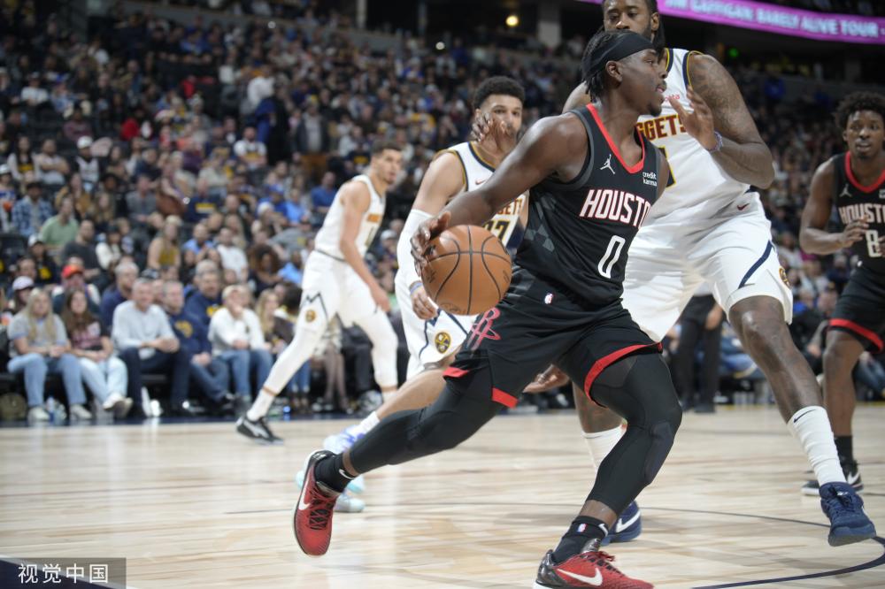 冠军齐聚一 冠军齐聚一